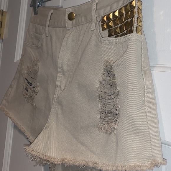 Forever 21 Khaki Studded Distressed Cut Off Denim Shorts Size 28 - Picture 2 of 8